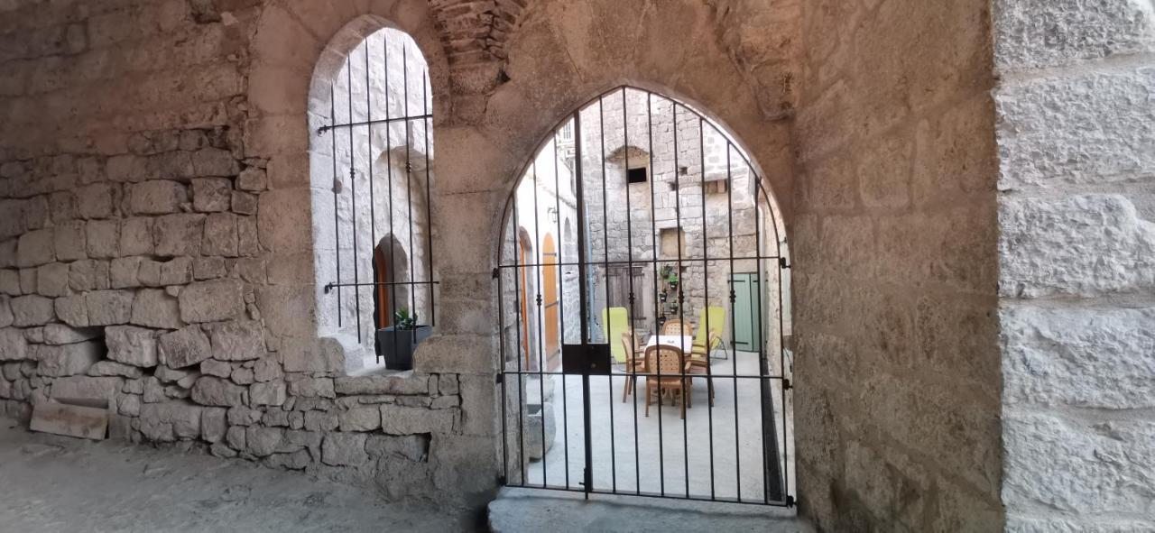 Maison Du Troubadour بالازوك المظهر الخارجي الصورة